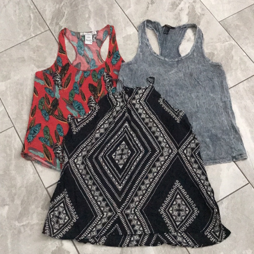 WOMEN - Tank Tops / Bundle of Three Pieces | S